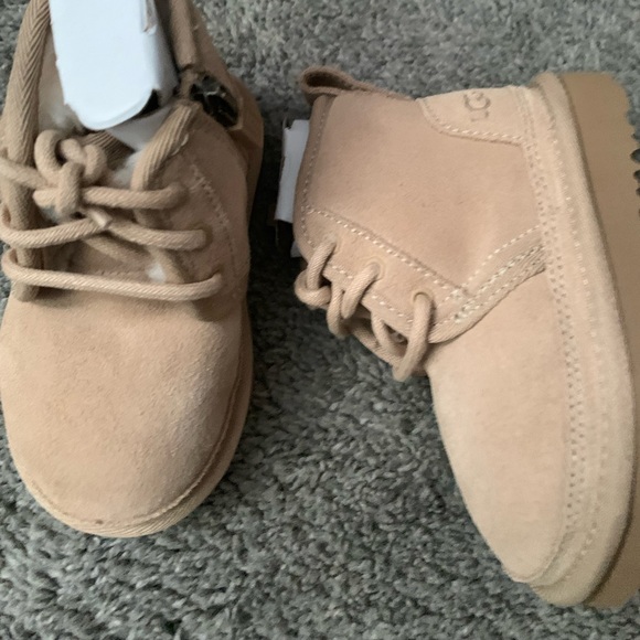 Toddler Ugg boots unisex tan size 6c
